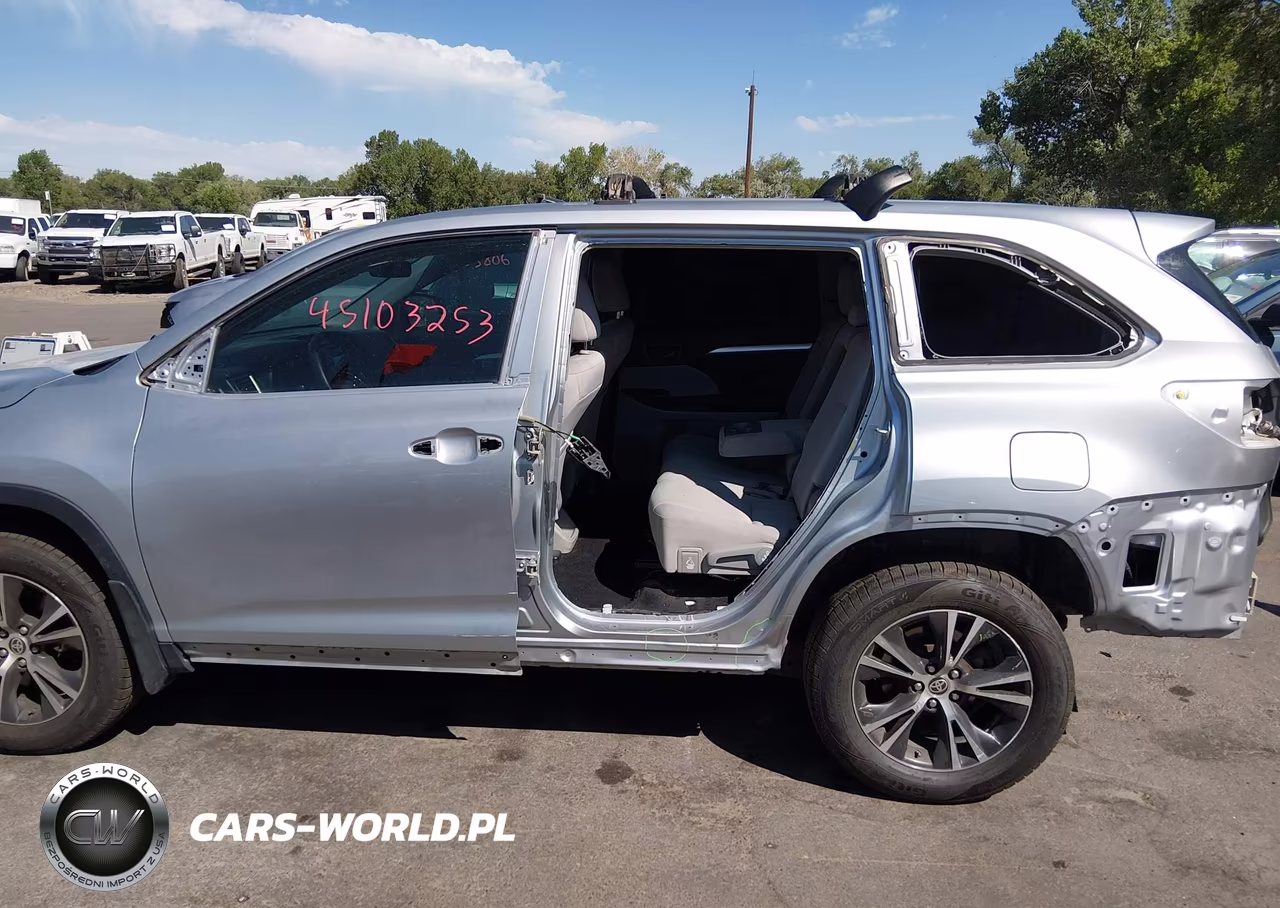 2019 Toyota Highlander Le VIN:5TDBZRFH0KS747792 - 6