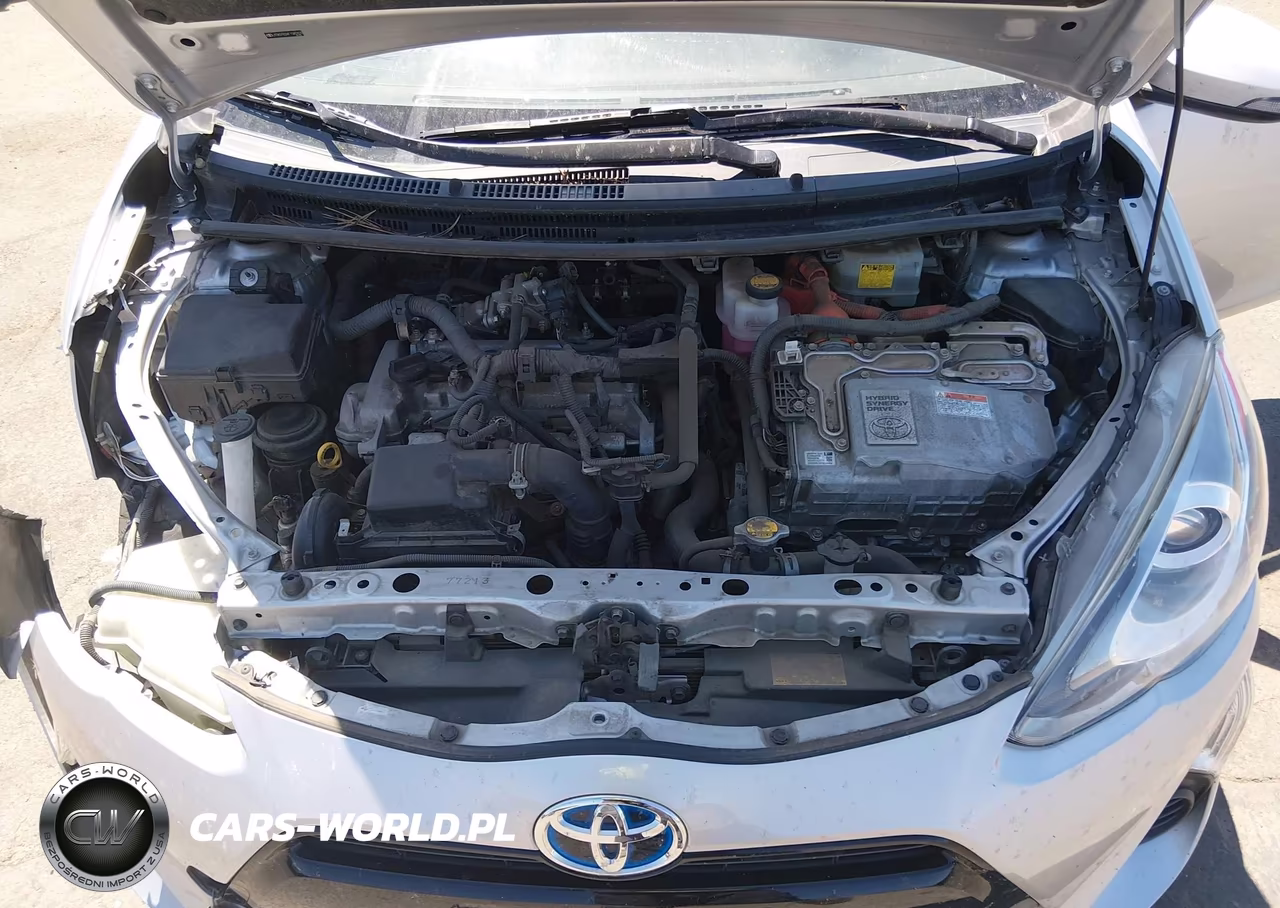 2015 Toyota Prius C Two VIN:JTDKDTB3XF1585923 - 10