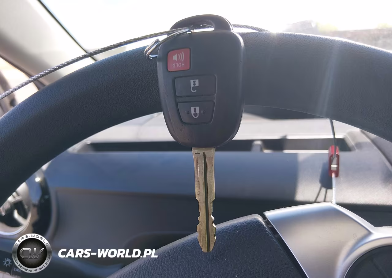 2015 Toyota Prius C Two VIN:JTDKDTB3XF1585923 - 11