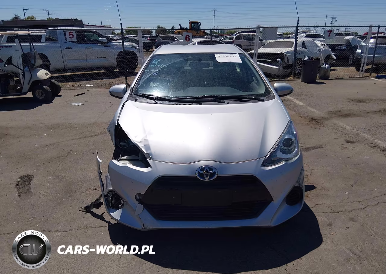 2015 Toyota Prius C Two VIN:JTDKDTB3XF1585923 - 12