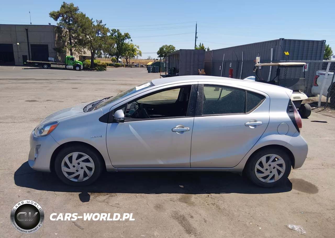 2015 Toyota Prius C Two VIN:JTDKDTB3XF1585923 - 14
