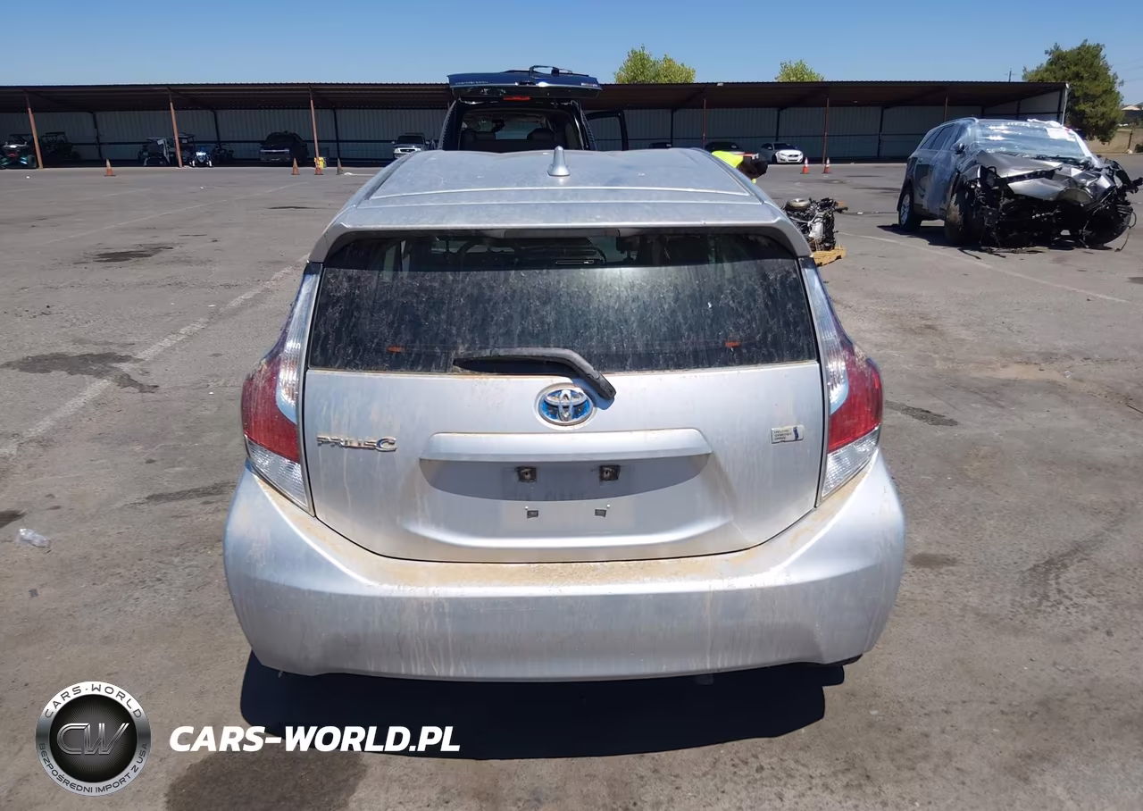 2015 Toyota Prius C Two VIN:JTDKDTB3XF1585923 - 16