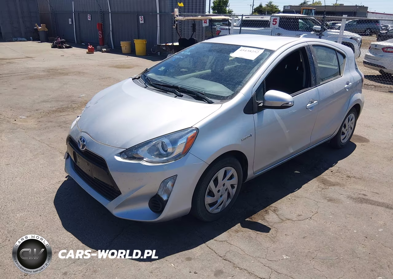 2015 Toyota Prius C Two VIN:JTDKDTB3XF1585923 - 2