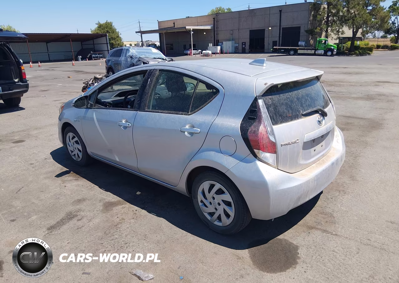 2015 Toyota Prius C Two VIN:JTDKDTB3XF1585923 - 3
