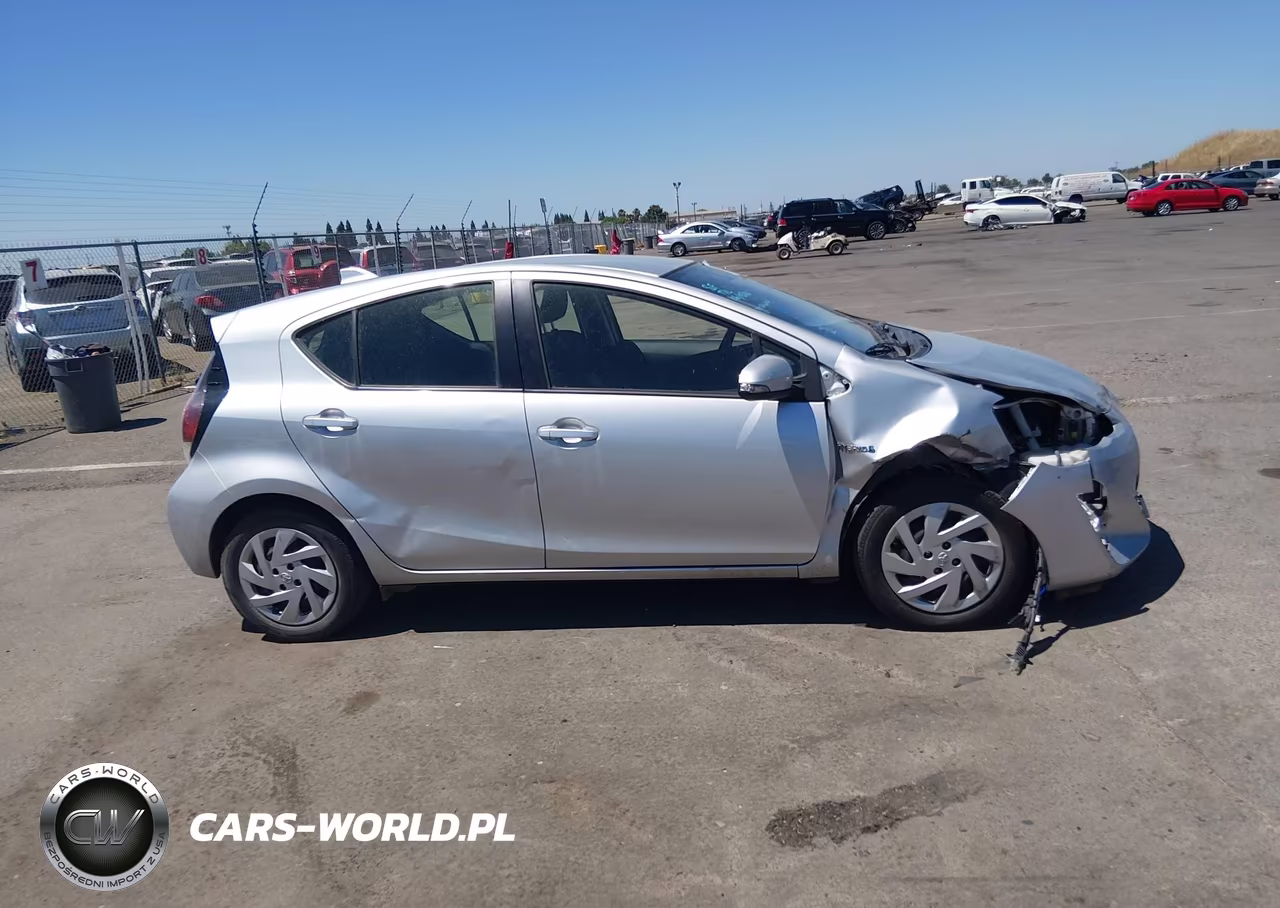 2015 Toyota Prius C Two VIN:JTDKDTB3XF1585923 - 6