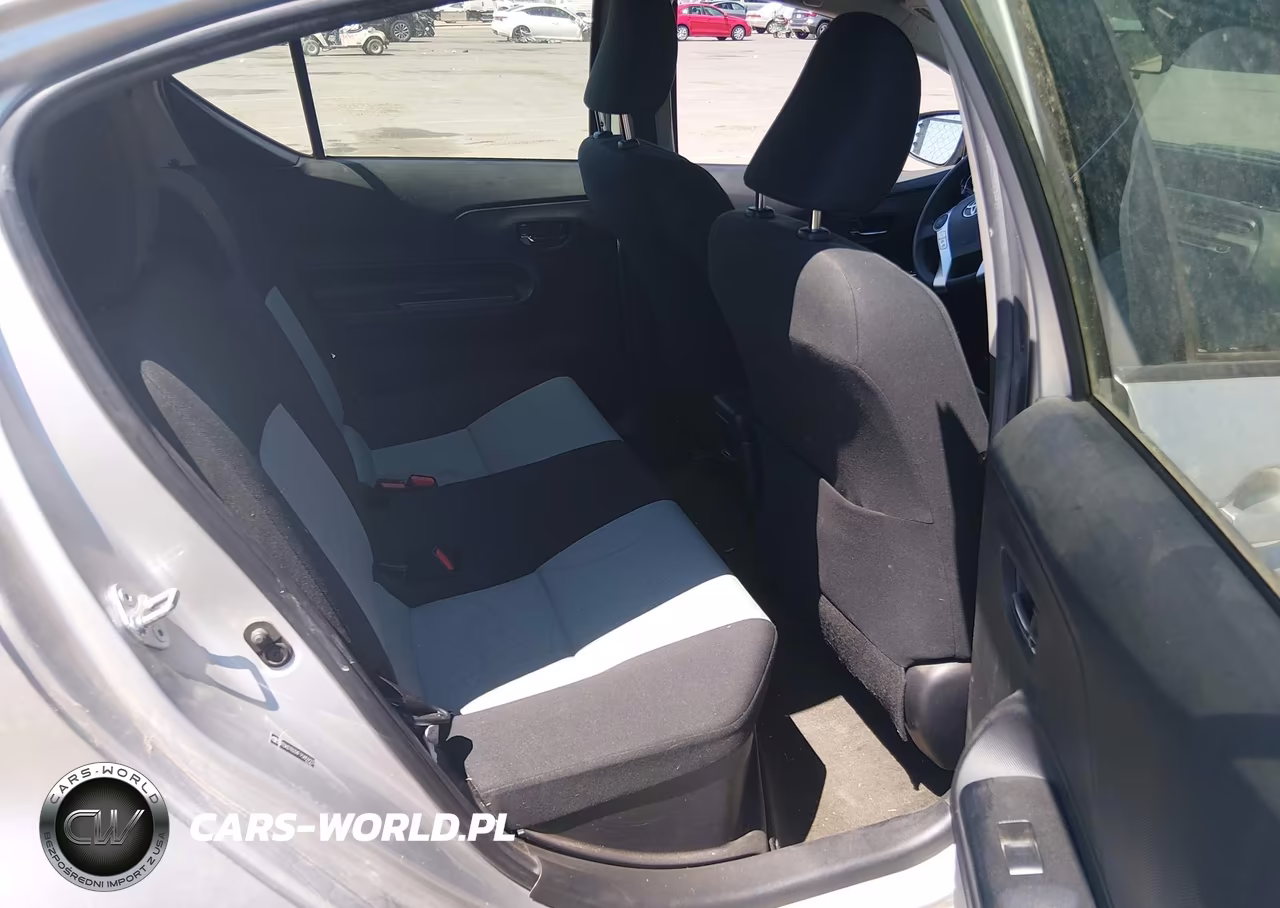 2015 Toyota Prius C Two VIN:JTDKDTB3XF1585923 - 8