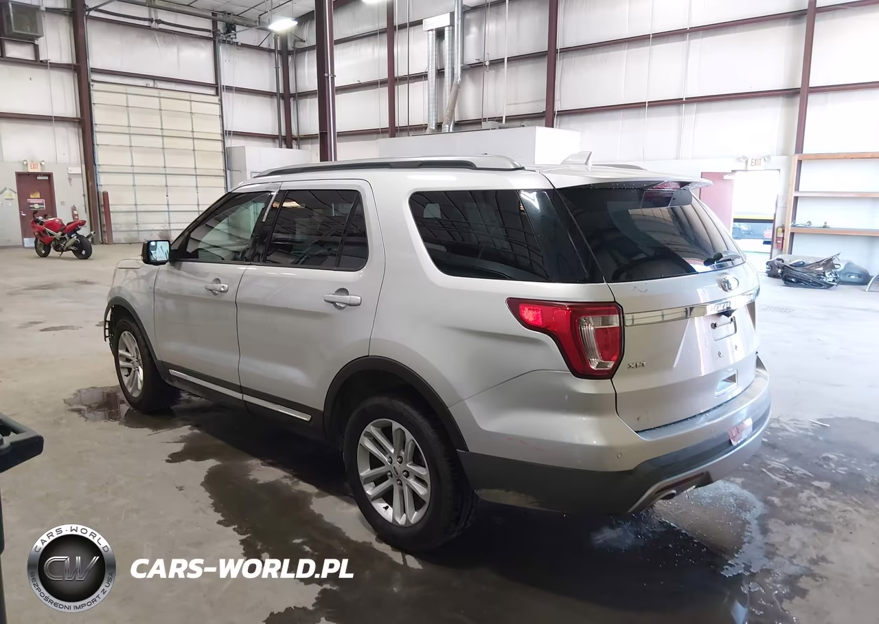 2017 Ford Explorer Xlt VIN:1FM5K7D81HGB16444 - 3
