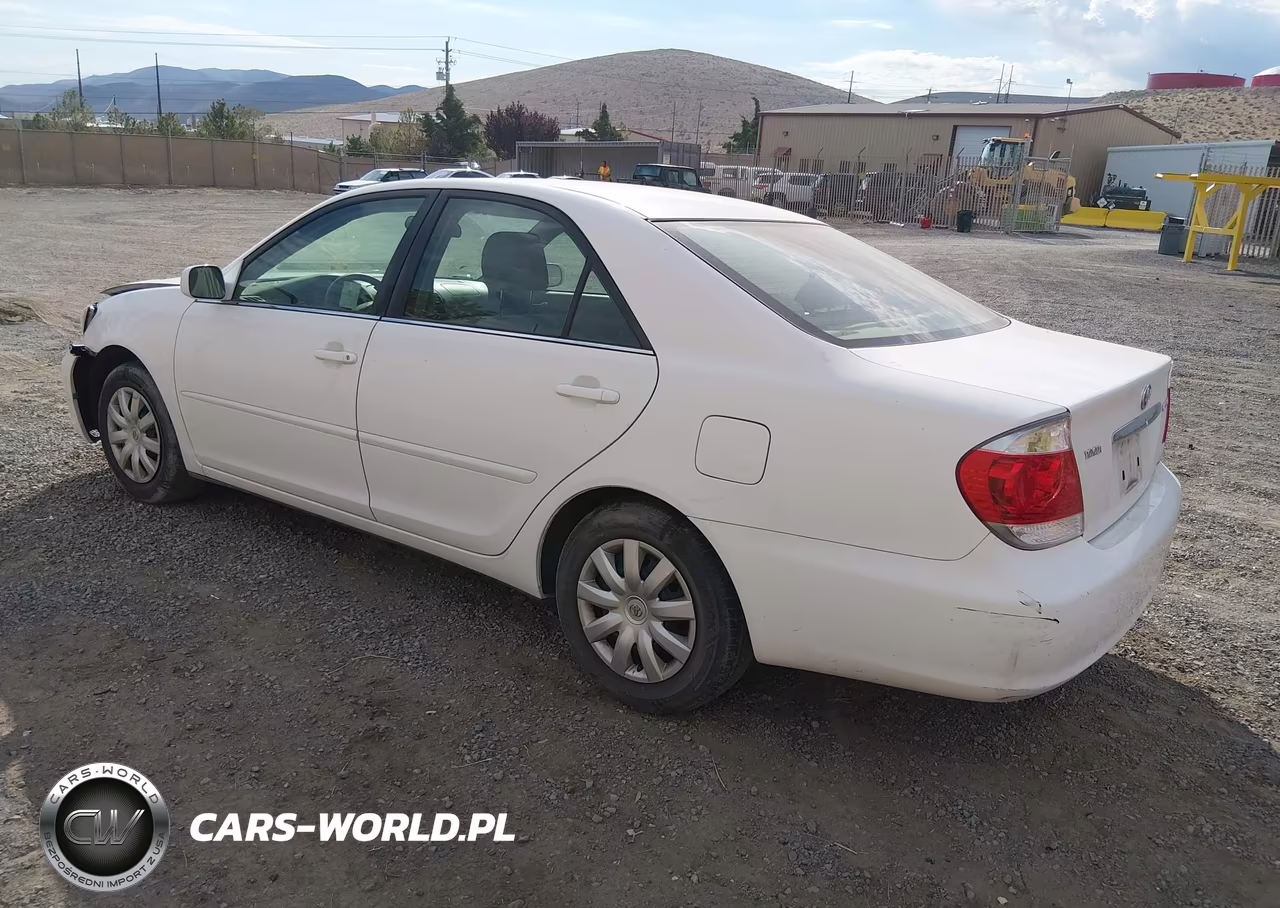 2005 Toyota Camry Le VIN:4T1BE32K55U530860 - 3
