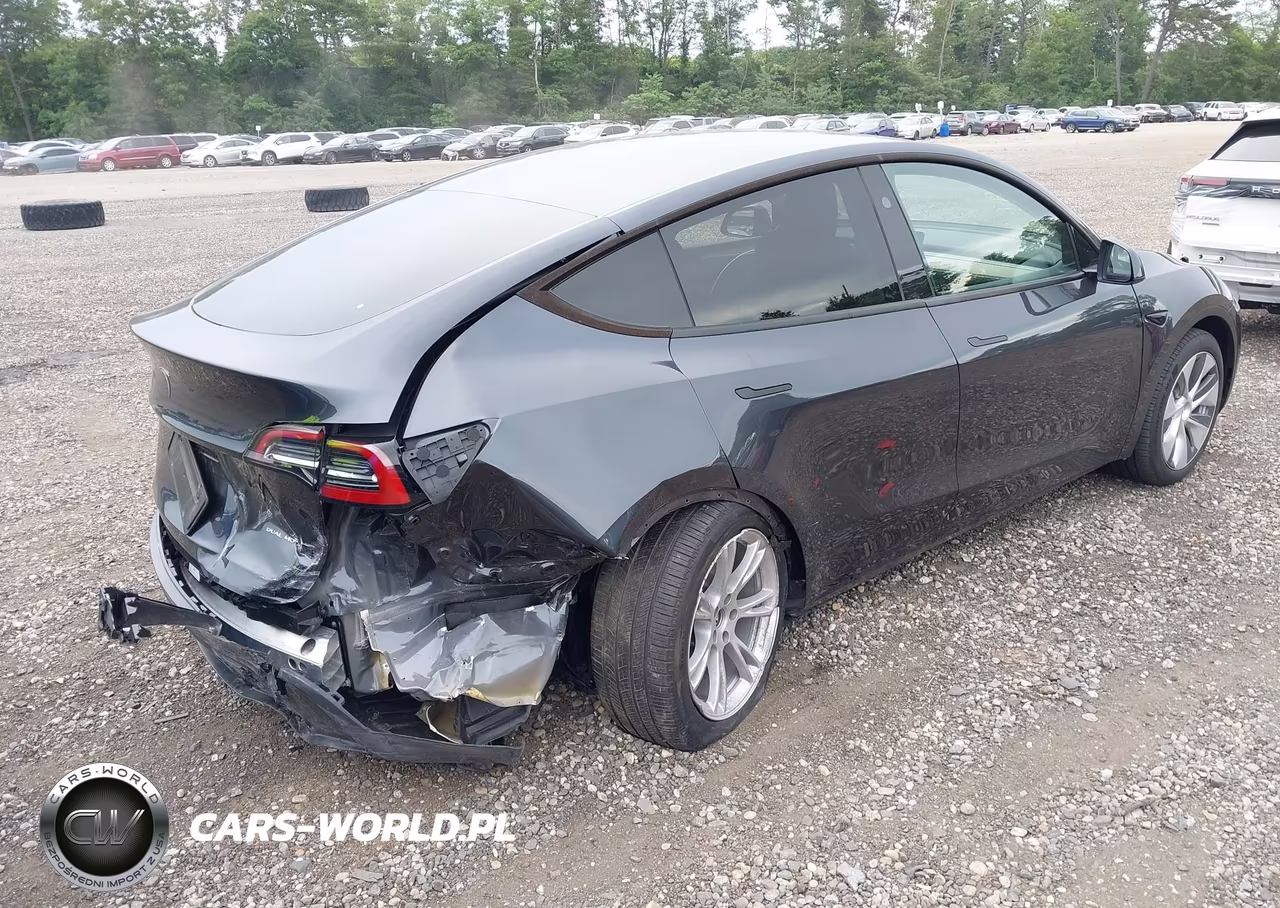 2024 Tesla Model Y Long Range Dual Motor All-Wheel Drive VIN:7SAYGDEE1RA273618 - 4