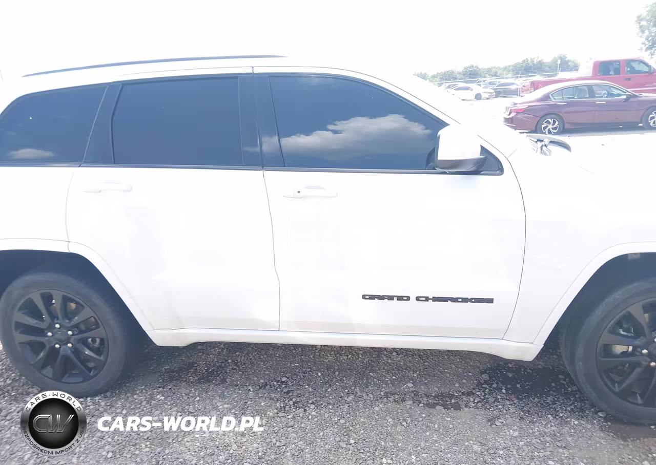 2017 Jeep Grand Cherokee Altitude 4X2 VIN:1C4RJEAG5HC757161 - 13