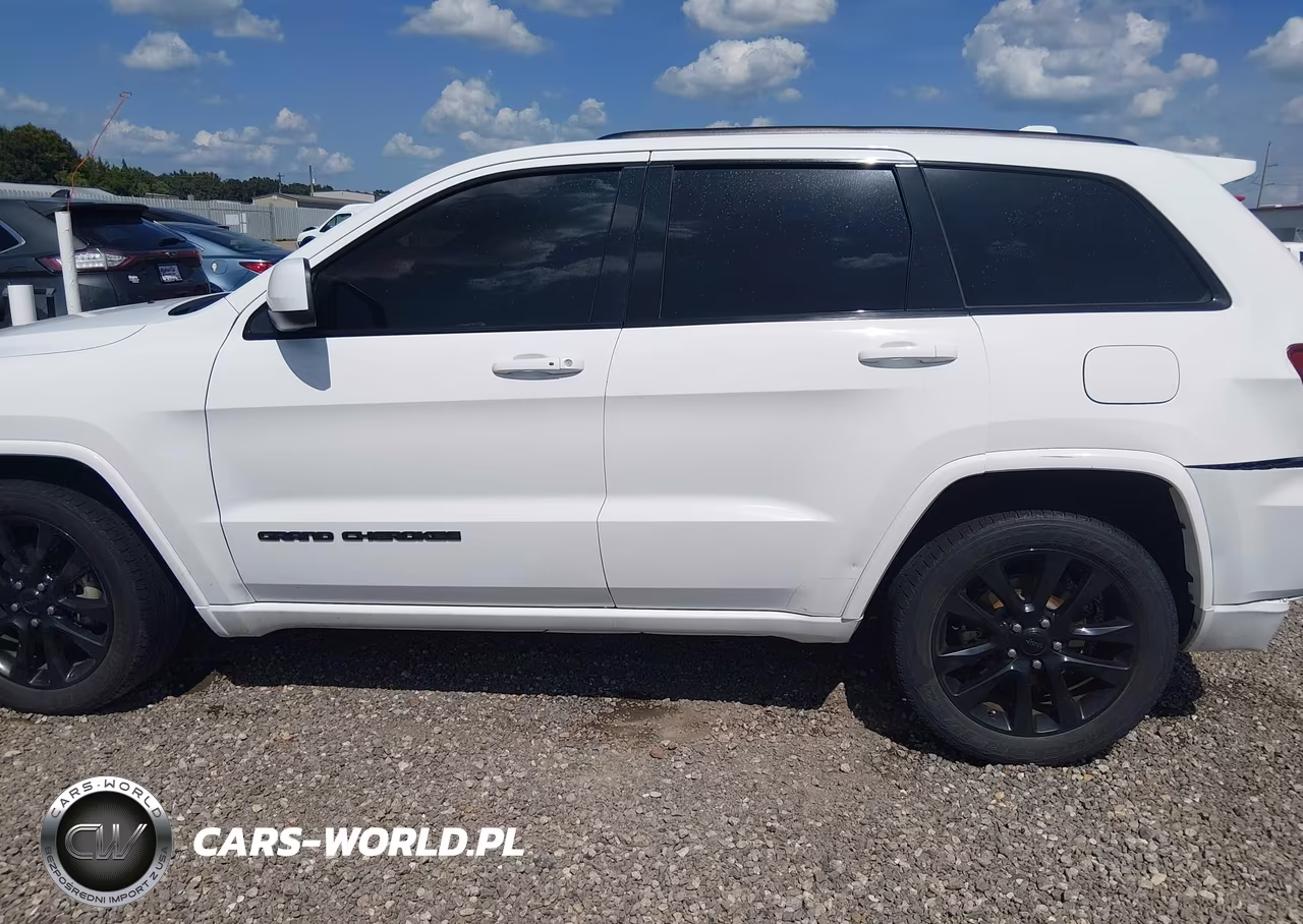2017 Jeep Grand Cherokee Altitude 4X2 VIN:1C4RJEAG5HC757161 - 14