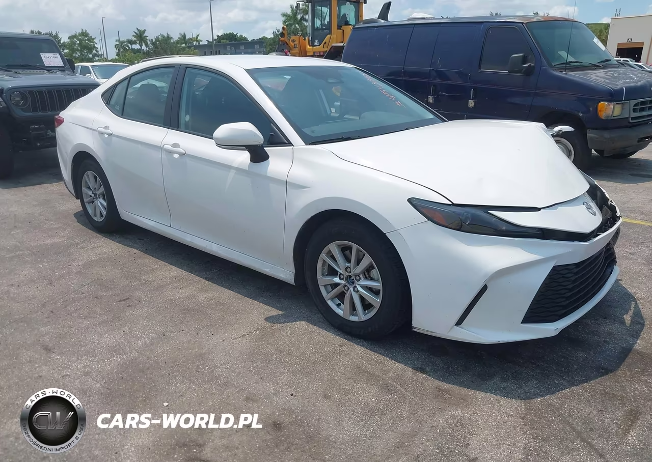 2025 Toyota Camry Le – zdjęcie 1 z 16