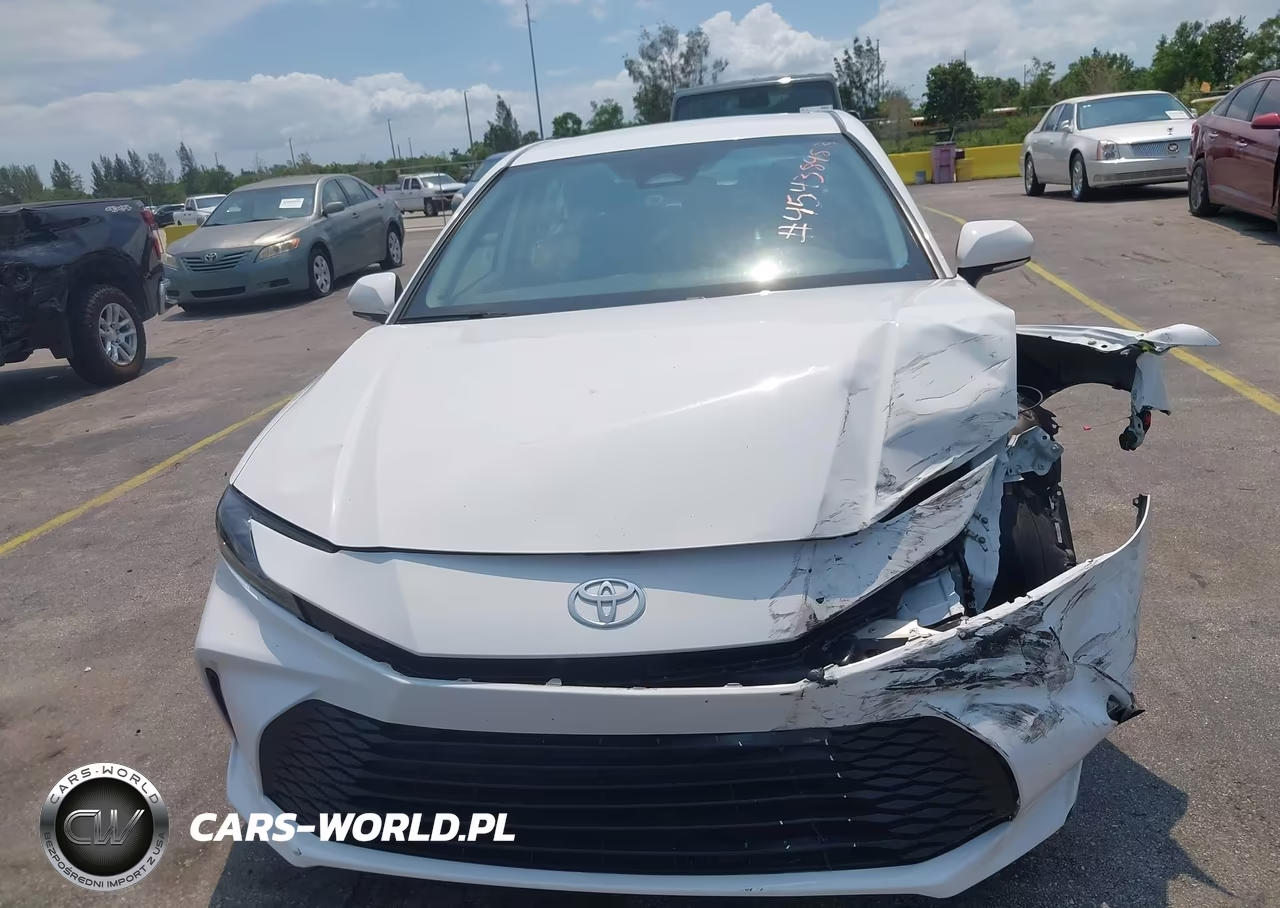 2025 Toyota Camry Le VIN:4T1DAACK1SU583879 - 12