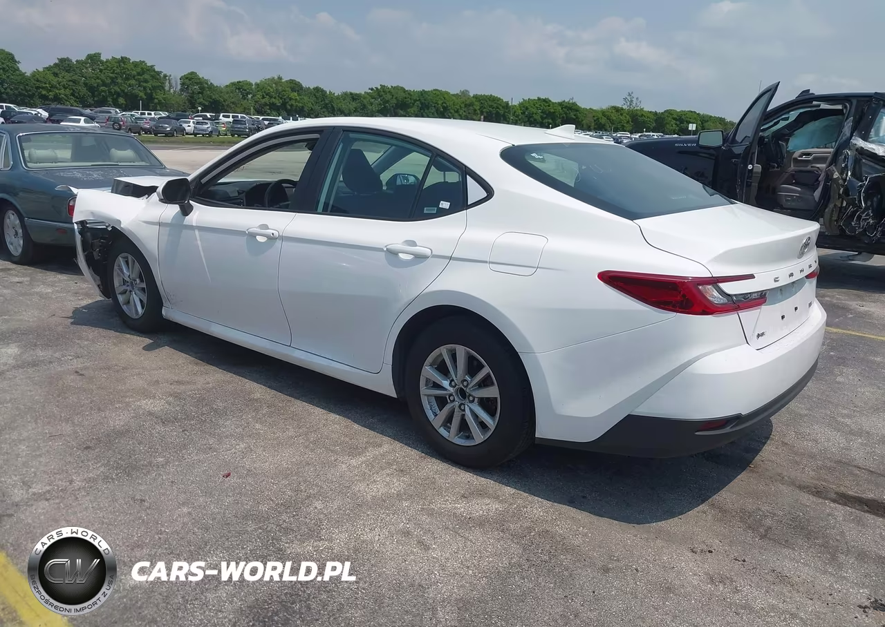 2025 Toyota Camry Le VIN:4T1DAACK1SU583879 - 3