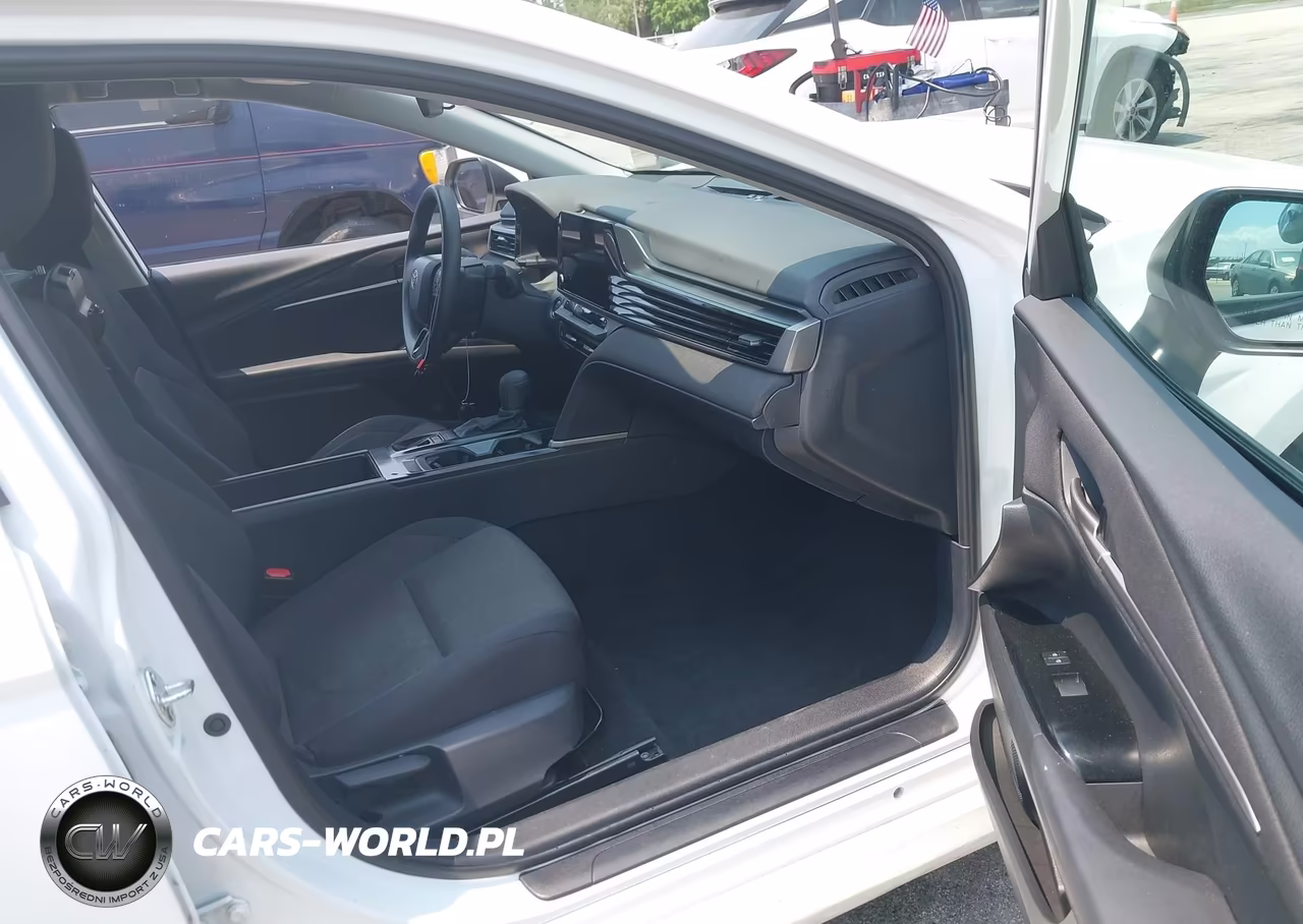 2025 Toyota Camry Le VIN:4T1DAACK1SU583879 - 5