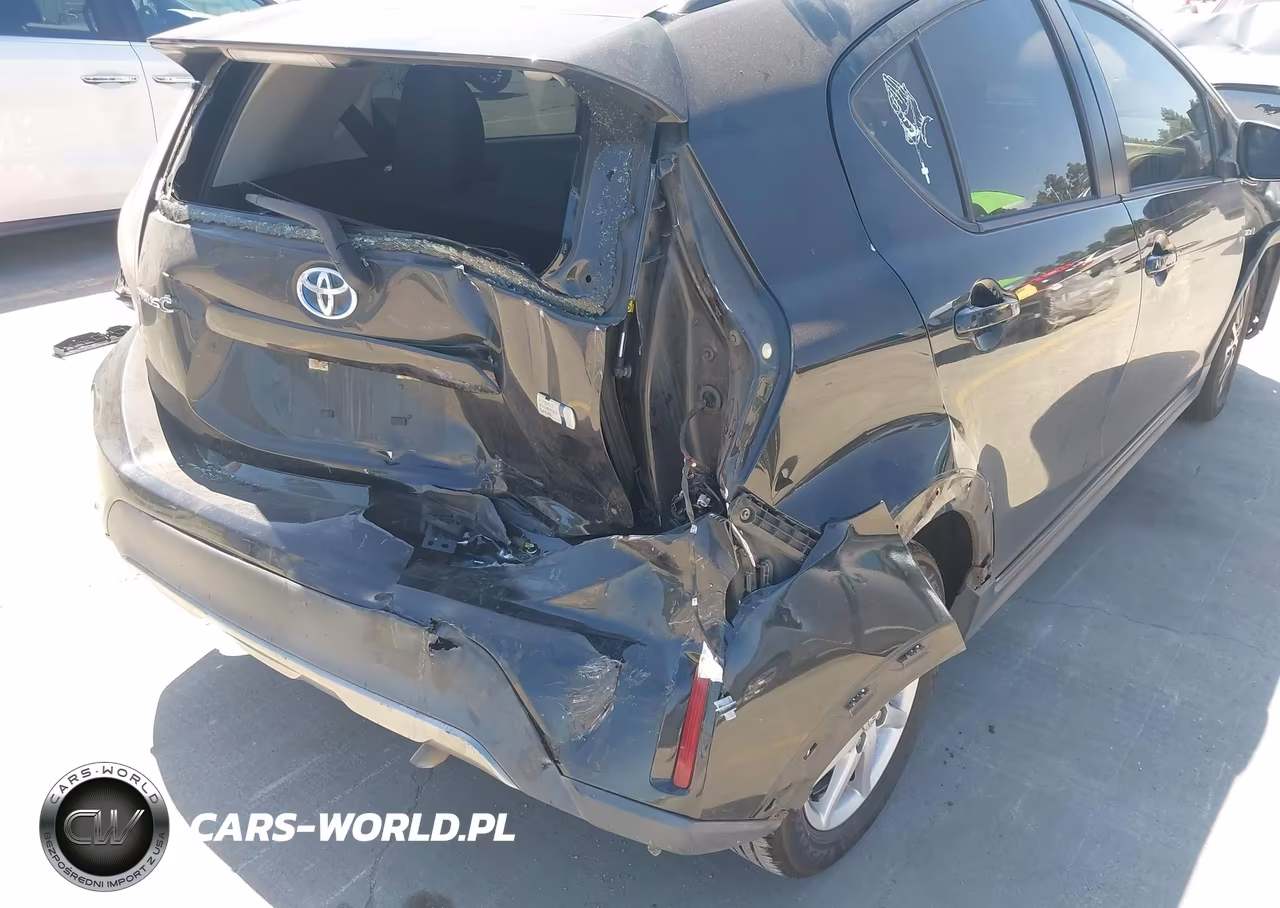 2018 Toyota Prius C One VIN:JTDKDTB38J1615137 - 13
