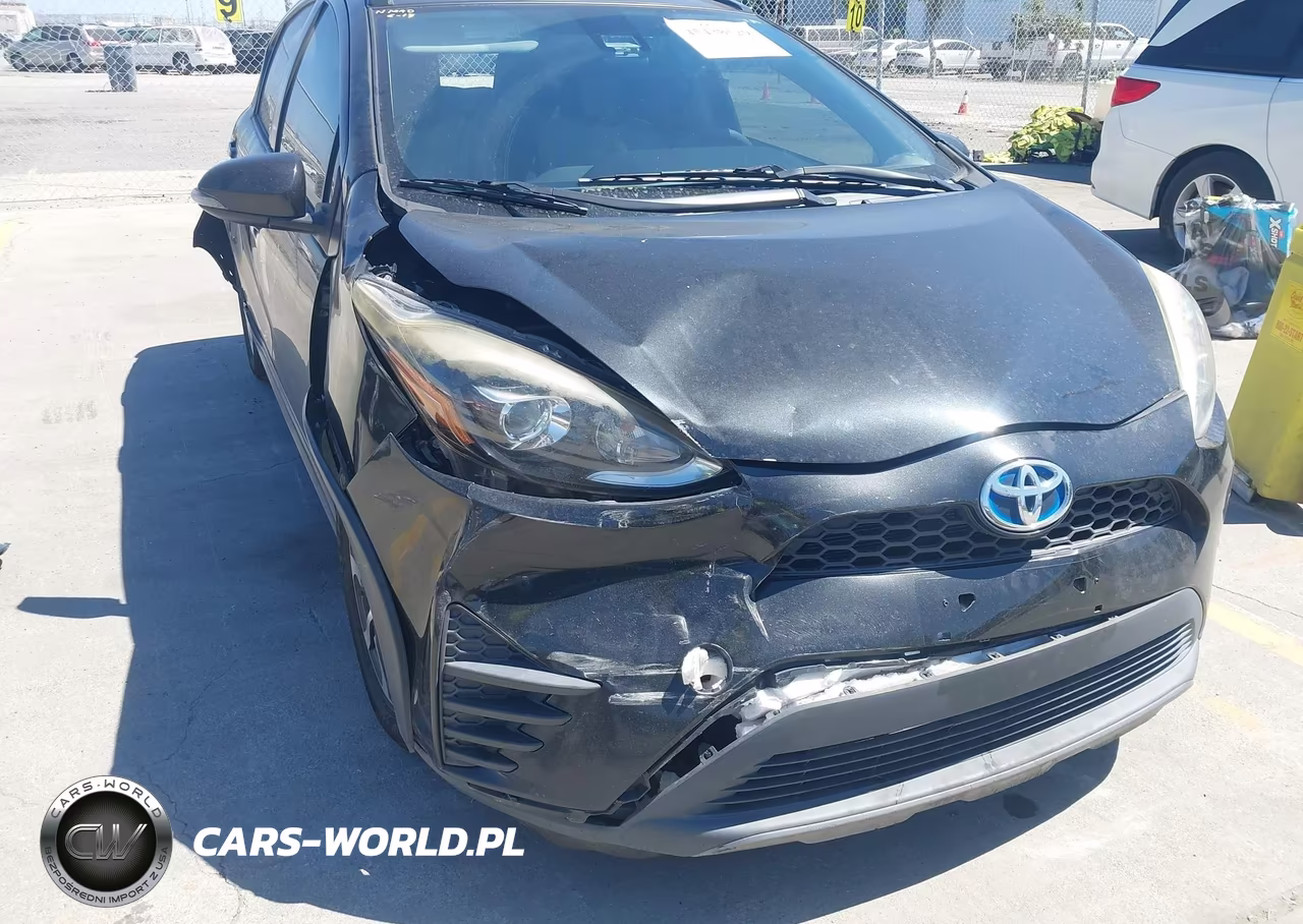 2018 Toyota Prius C One VIN:JTDKDTB38J1615137 - 14