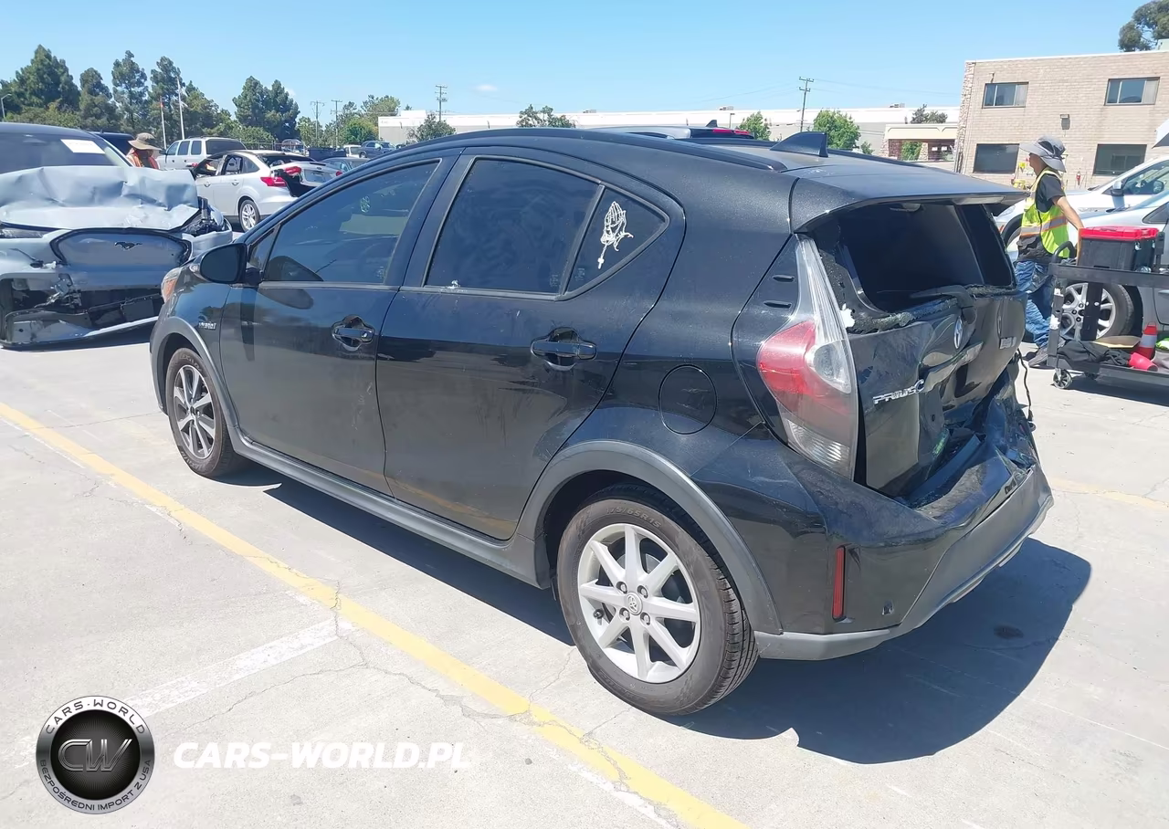 2018 Toyota Prius C One VIN:JTDKDTB38J1615137 - 3