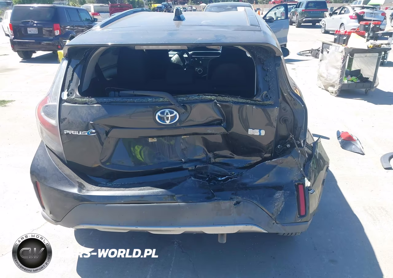 2018 Toyota Prius C One VIN:JTDKDTB38J1615137 - 6