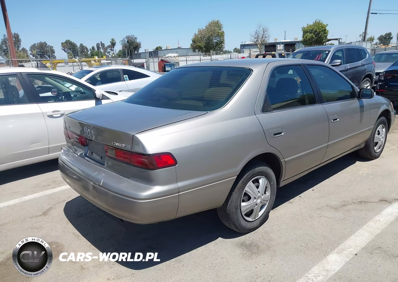 1999 Toyota Camry Le VIN:4T1BG22K1XU462418 - 4
