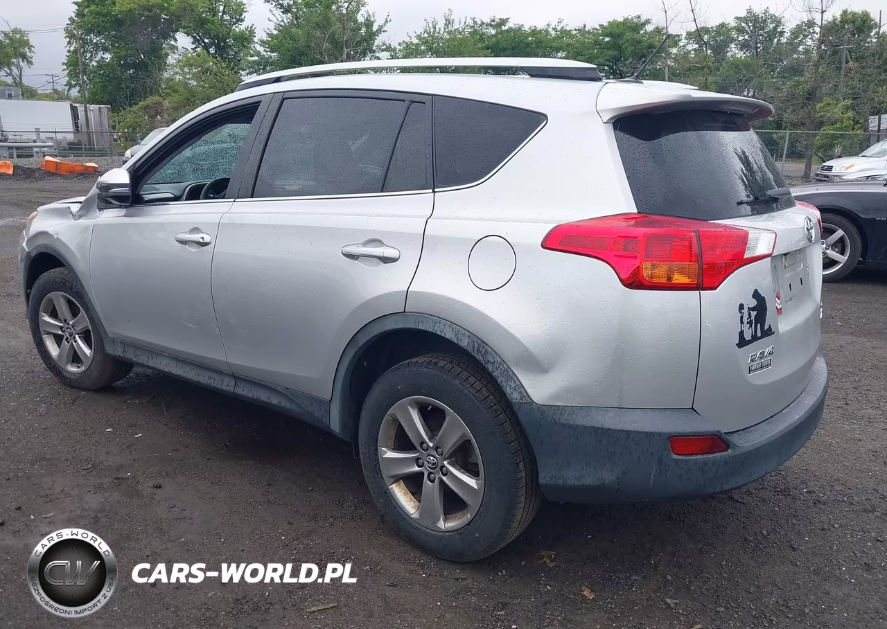 2015 Toyota Rav4 Xle VIN:2T3RFREV1FW327249 - 3