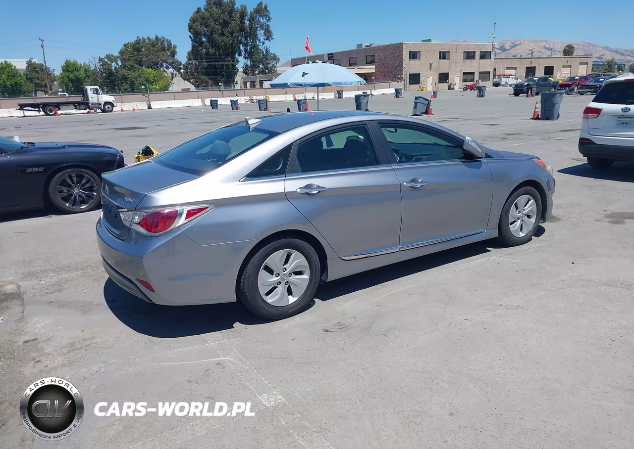 2015 Hyundai Sonata Hybrid VIN:KMHEC4A45FA138671 - 4