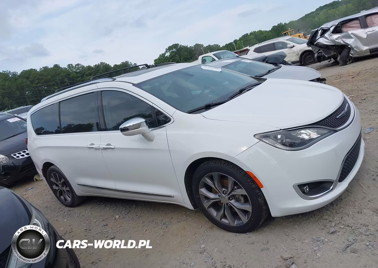 2017 Chrysler Pacifica Limited VIN:2C4RC1GGXHR528153 - 13