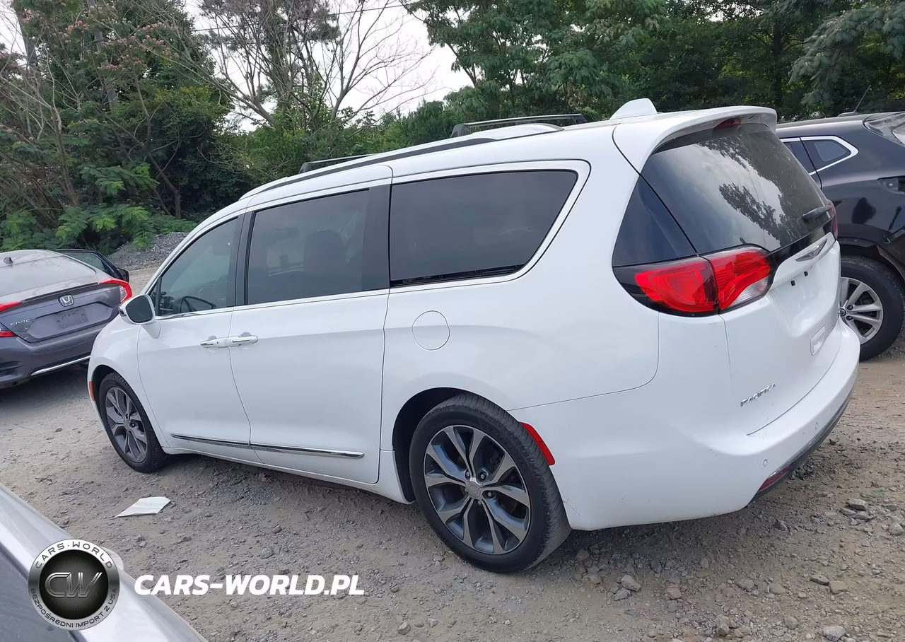 2017 Chrysler Pacifica Limited VIN:2C4RC1GGXHR528153 - 14