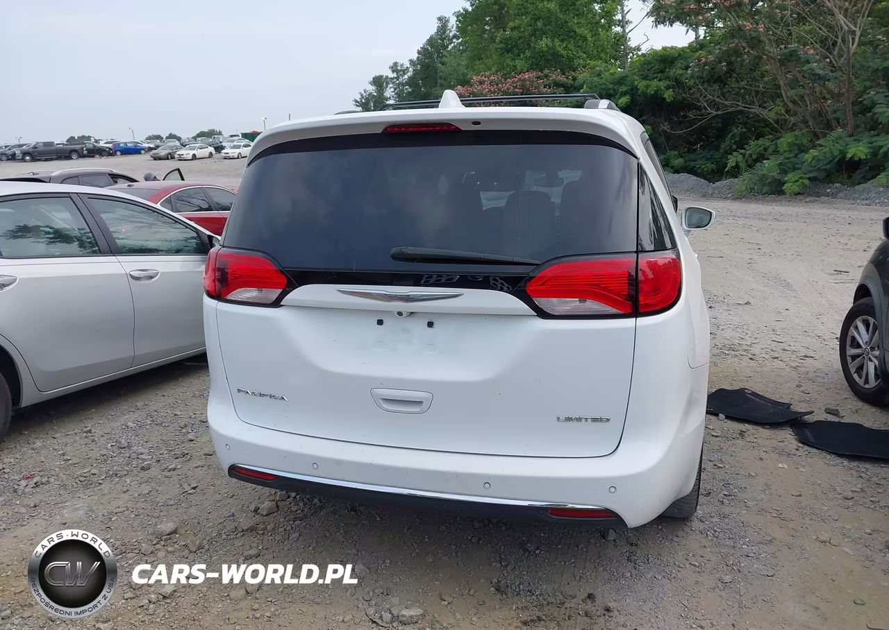 2017 Chrysler Pacifica Limited VIN:2C4RC1GGXHR528153 - 16