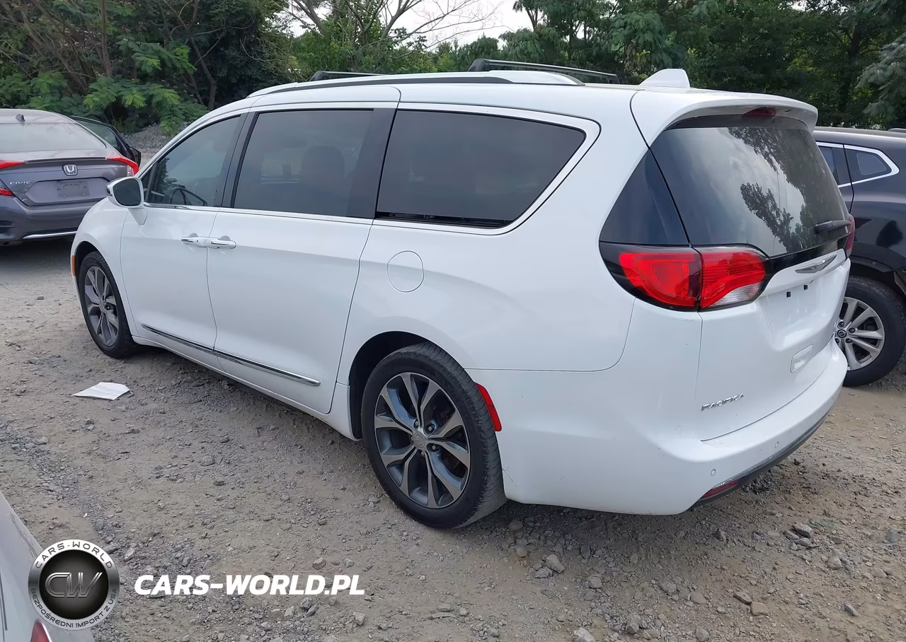 2017 Chrysler Pacifica Limited VIN:2C4RC1GGXHR528153 - 3