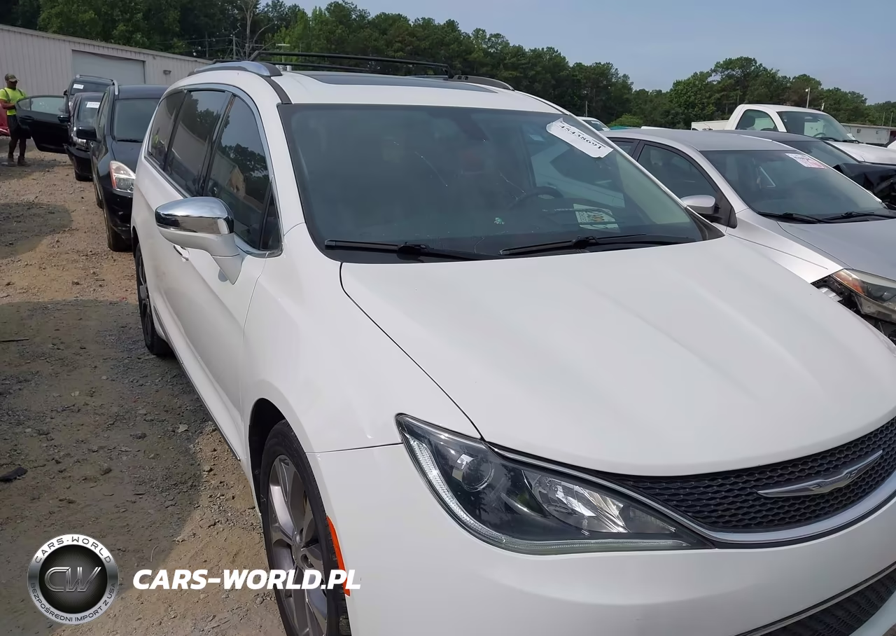 2017 Chrysler Pacifica Limited VIN:2C4RC1GGXHR528153 - 6