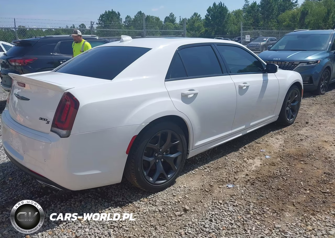 2023 Chrysler 300 300S VIN:2C3CCABT6PH676867 - 4