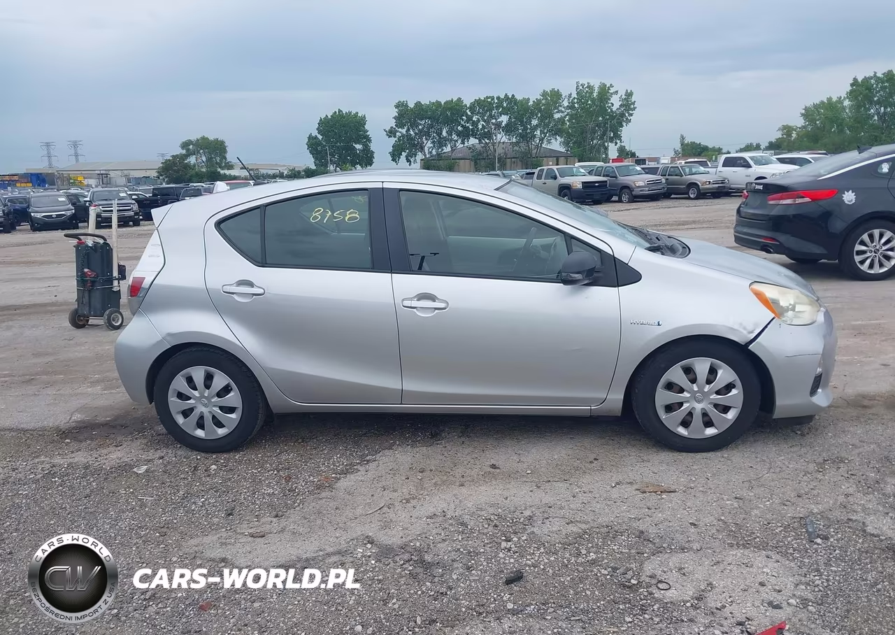 2013 Toyota Prius C Two VIN:JTDKDTB33D1550914 - 13
