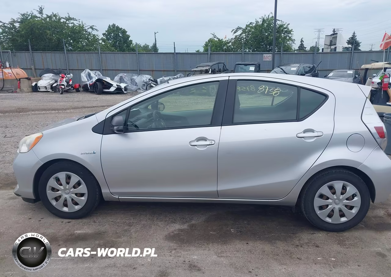 2013 Toyota Prius C Two VIN:JTDKDTB33D1550914 - 14
