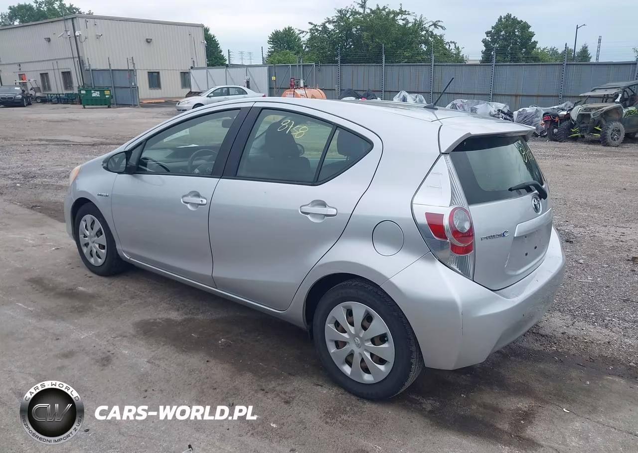 2013 Toyota Prius C Two VIN:JTDKDTB33D1550914 - 3