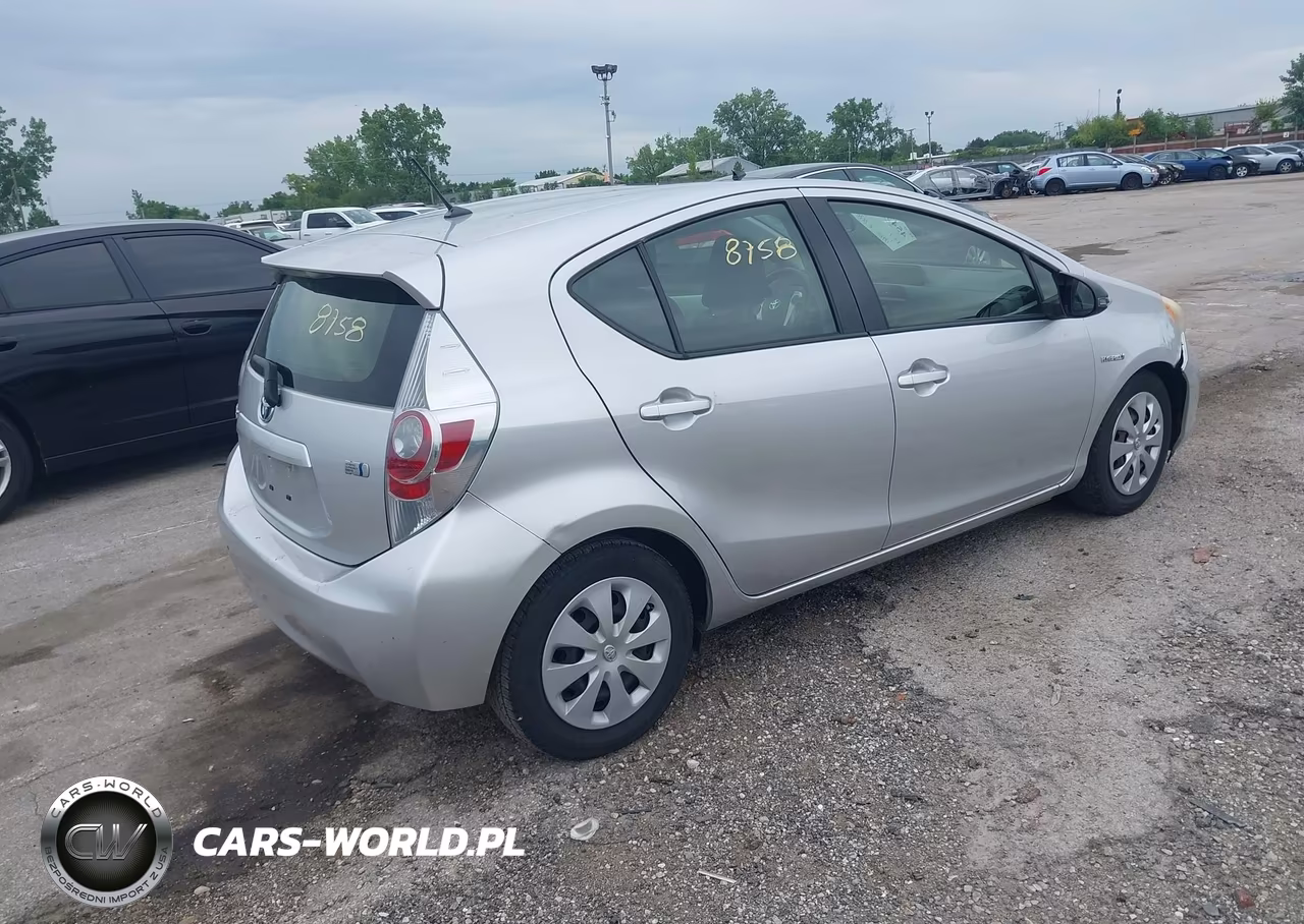 2013 Toyota Prius C Two VIN:JTDKDTB33D1550914 - 4