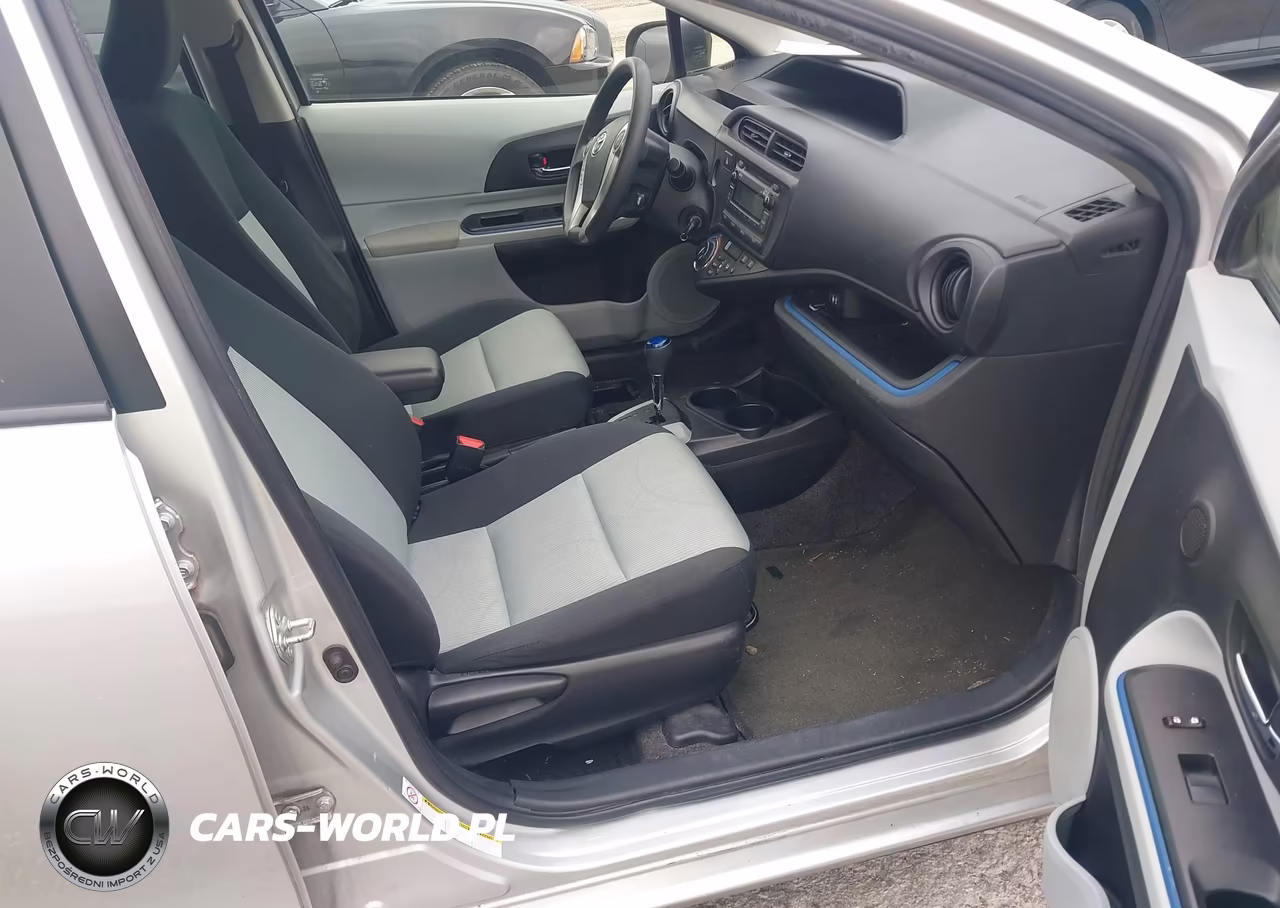 2013 Toyota Prius C Two VIN:JTDKDTB33D1550914 - 5