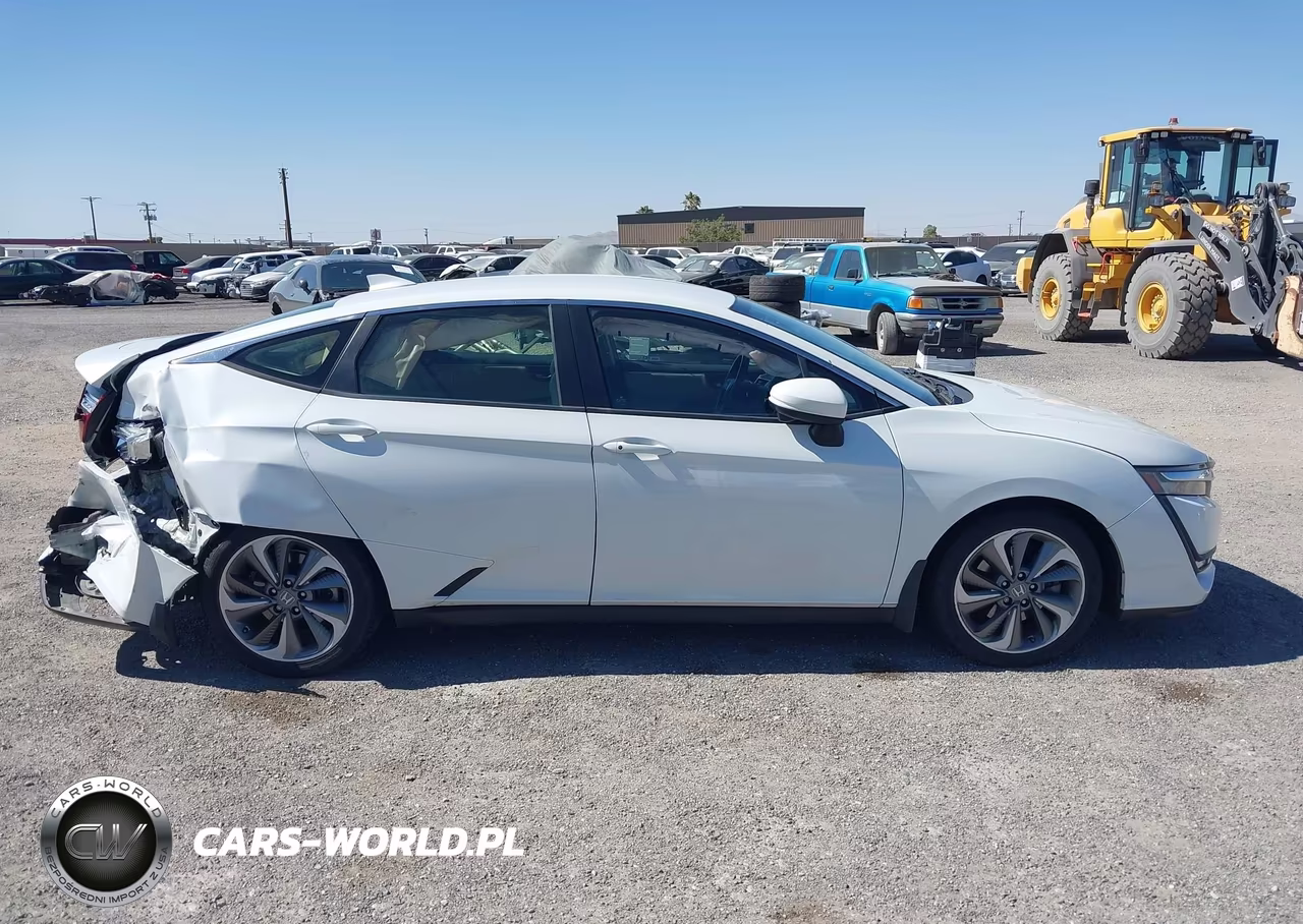 2018 Honda Clarity Plug-In Hybrid Touring VIN:JHMZC5F31JC024240 - 13