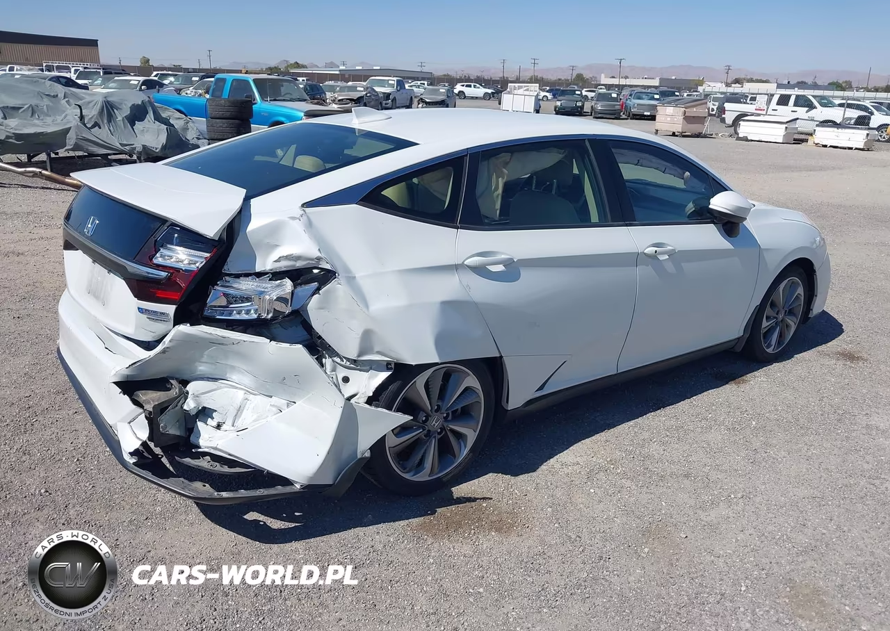 2018 Honda Clarity Plug-In Hybrid Touring VIN:JHMZC5F31JC024240 - 4