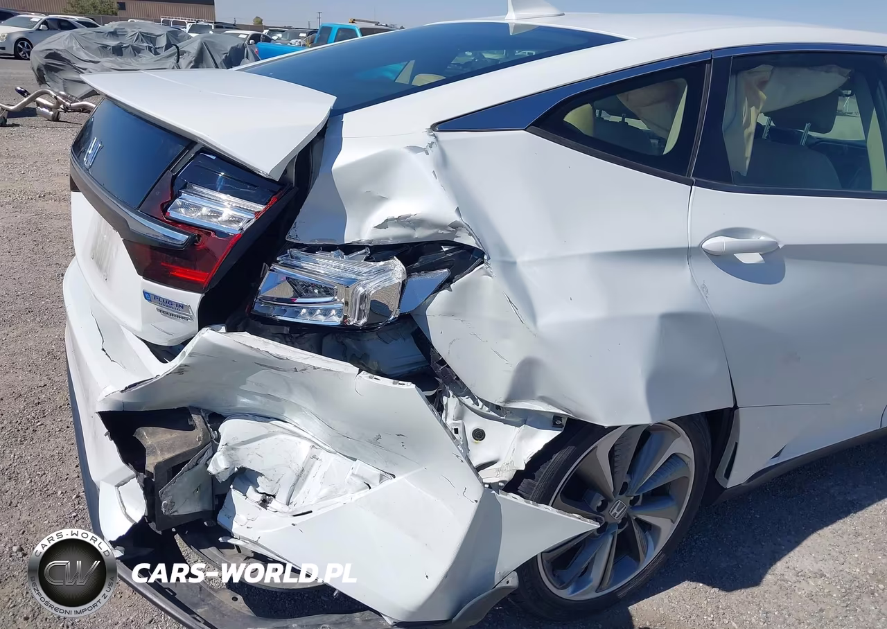 2018 Honda Clarity Plug-In Hybrid Touring VIN:JHMZC5F31JC024240 - 6