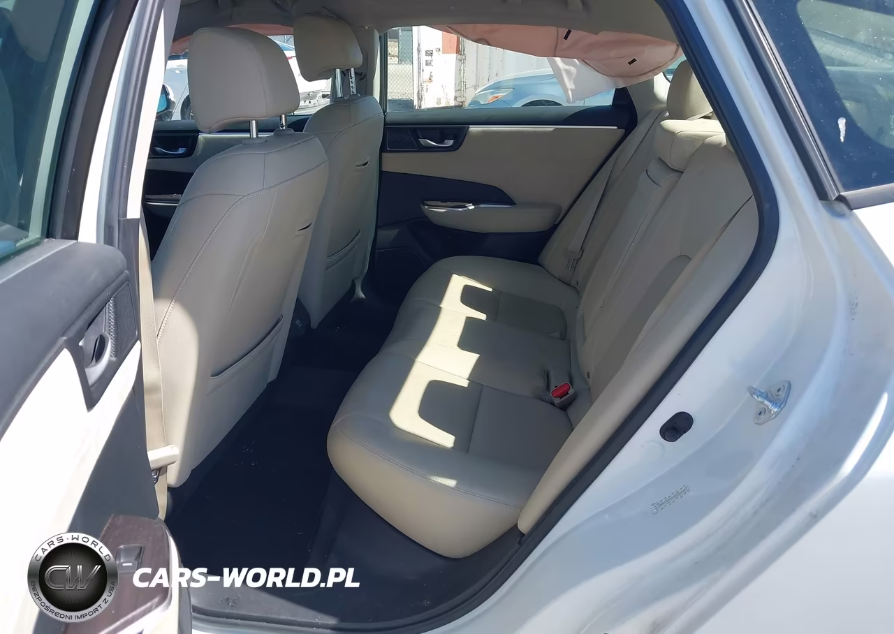 2018 Honda Clarity Plug-In Hybrid Touring VIN:JHMZC5F31JC024240 - 8