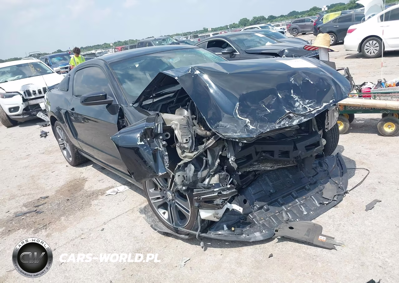 2014 Ford Mustang V6-V6 Premium