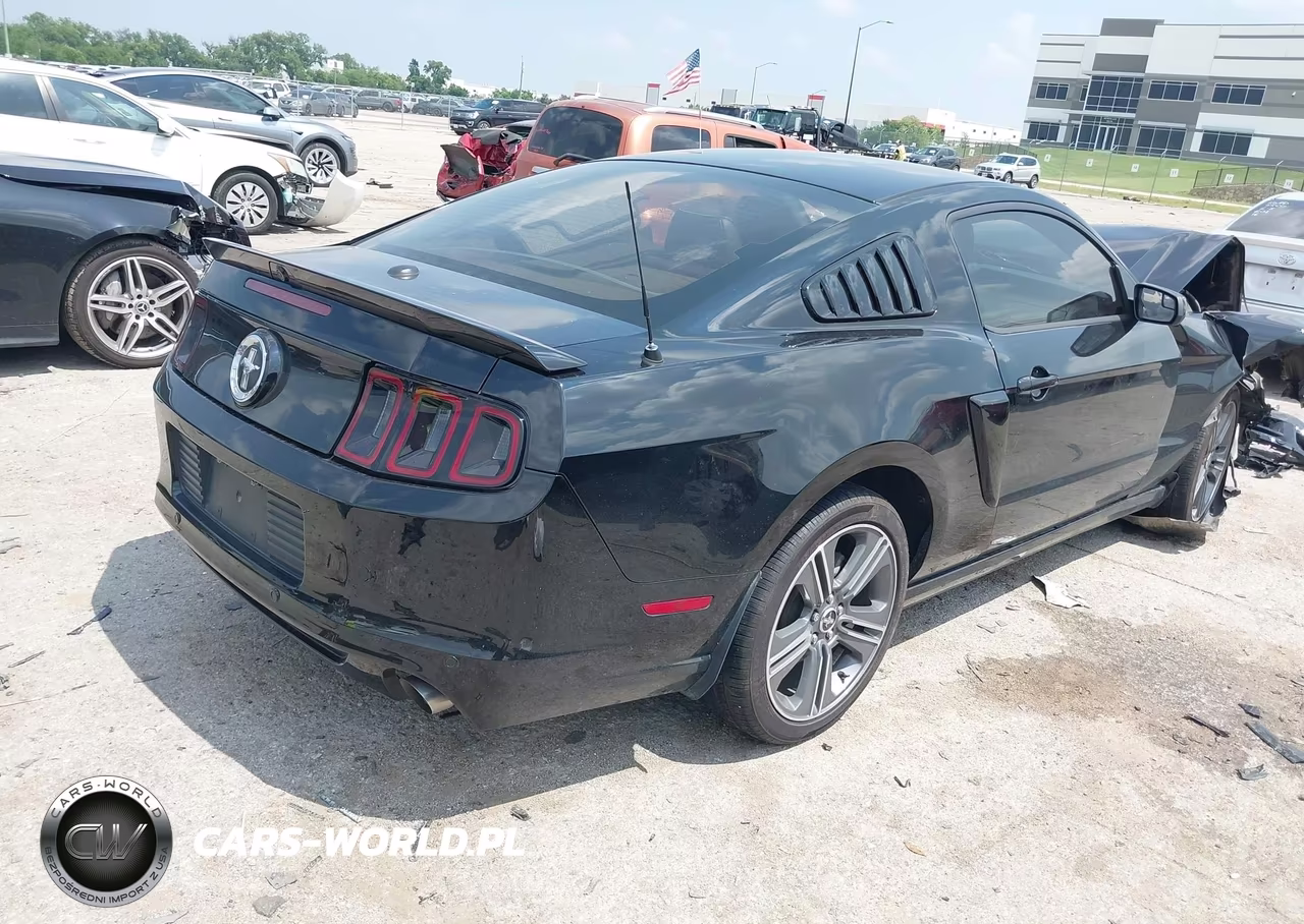 2014 Ford Mustang V6-V6 Premium VIN:1ZVBP8AM0E5315943 - 4
