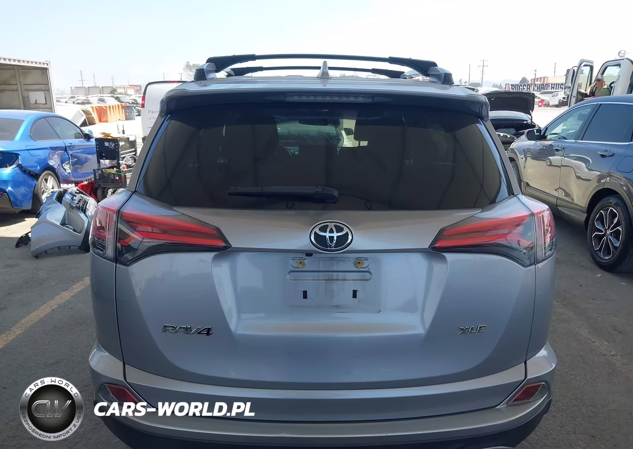 2018 Toyota Rav4 Xle VIN:JTMWFREV4JD130584 - 17