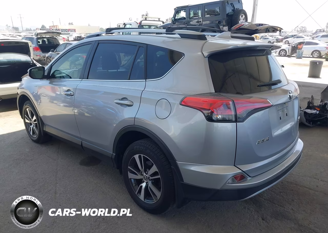 2018 Toyota Rav4 Xle VIN:JTMWFREV4JD130584 - 3