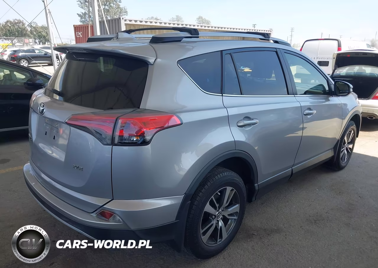 2018 Toyota Rav4 Xle VIN:JTMWFREV4JD130584 - 4