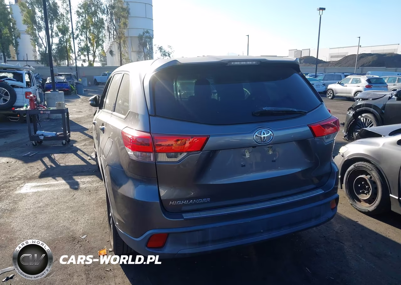 2018 Toyota Highlander Le VIN:5TDZARFHXJS034337 - 16