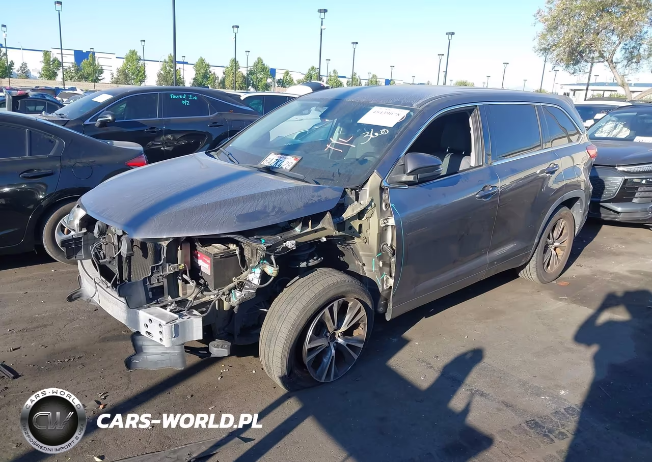 2018 Toyota Highlander Le VIN:5TDZARFHXJS034337 - 2