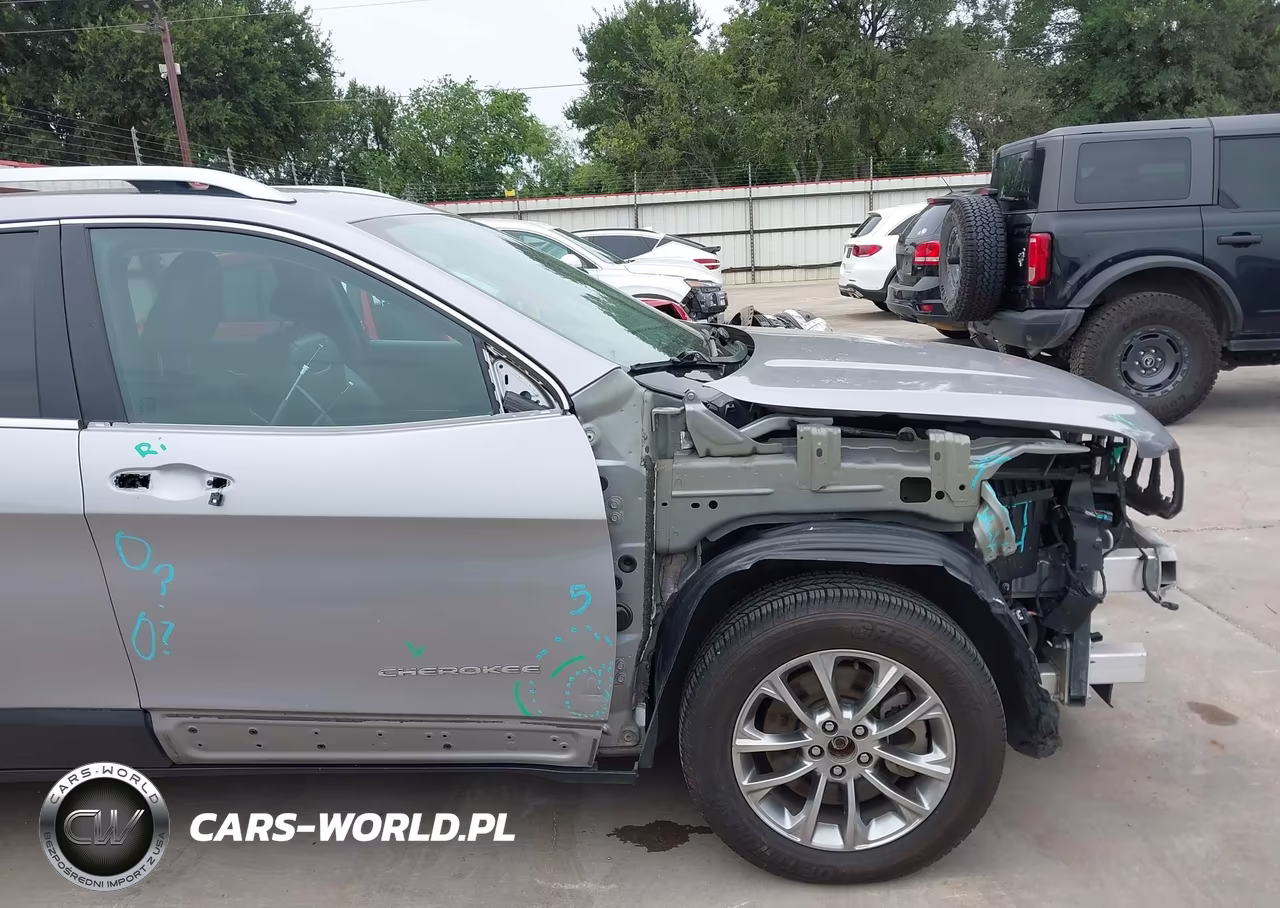 2020 Jeep Cherokee Latitude Plus Fwd VIN:1C4PJLLB9LD653692 - 19