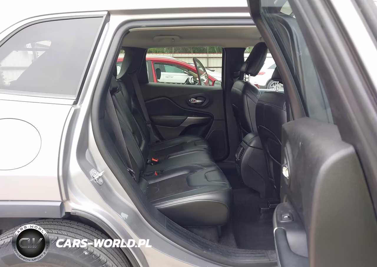 2020 Jeep Cherokee Latitude Plus Fwd VIN:1C4PJLLB9LD653692 - 8